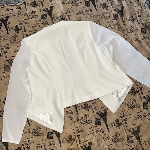 Torrid NWT! Ivory Georgt Cloud Dancer Cardigan Crepe Sleeve Blazer Size 2 - Picture 11 of 14
